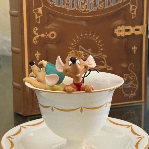 Walt Disney Classic Collection- Cinderella Gus and Jaq ..Tea for Two. - Picture 4 of 11